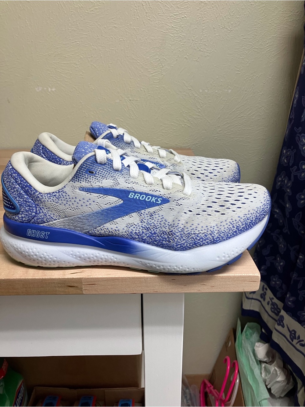 Brooks Ghost Women's Running Shoes in Blue and White